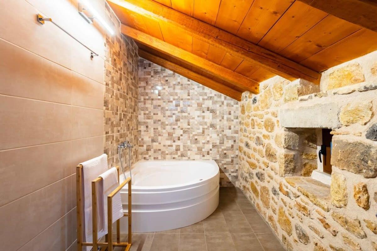 Mantineia Stone Villa-An Ethereal Getaway Megali Mantineia Dış mekan fotoğraf